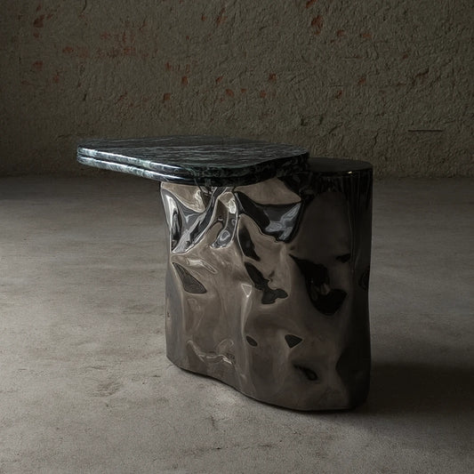 Colgada Side Table