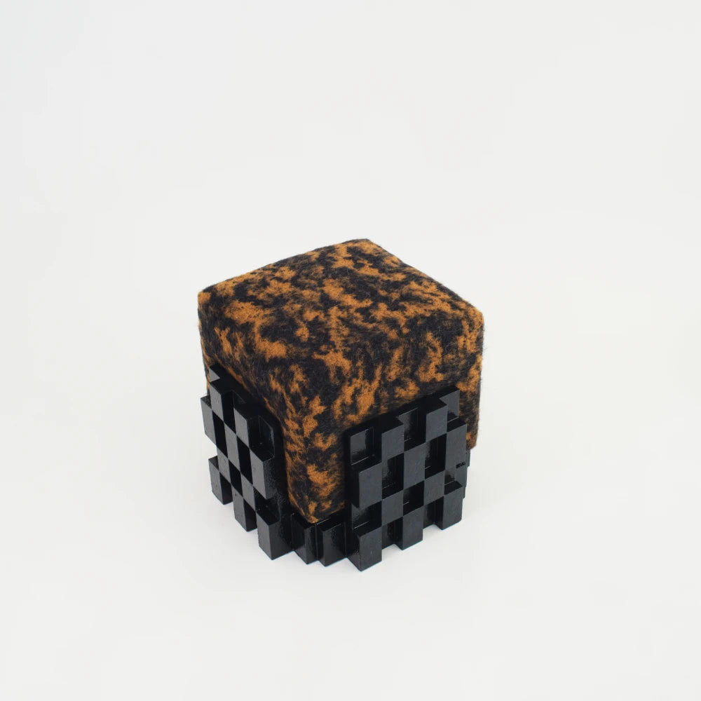 Bruto Stool Balene
