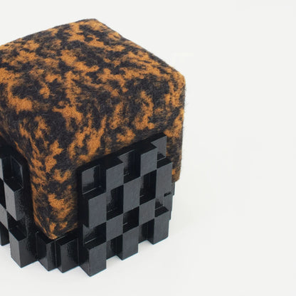 Bruto Stool Balene