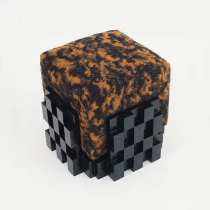 Bruto Stool Balene