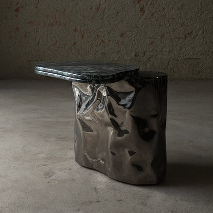 Colgada Side Table