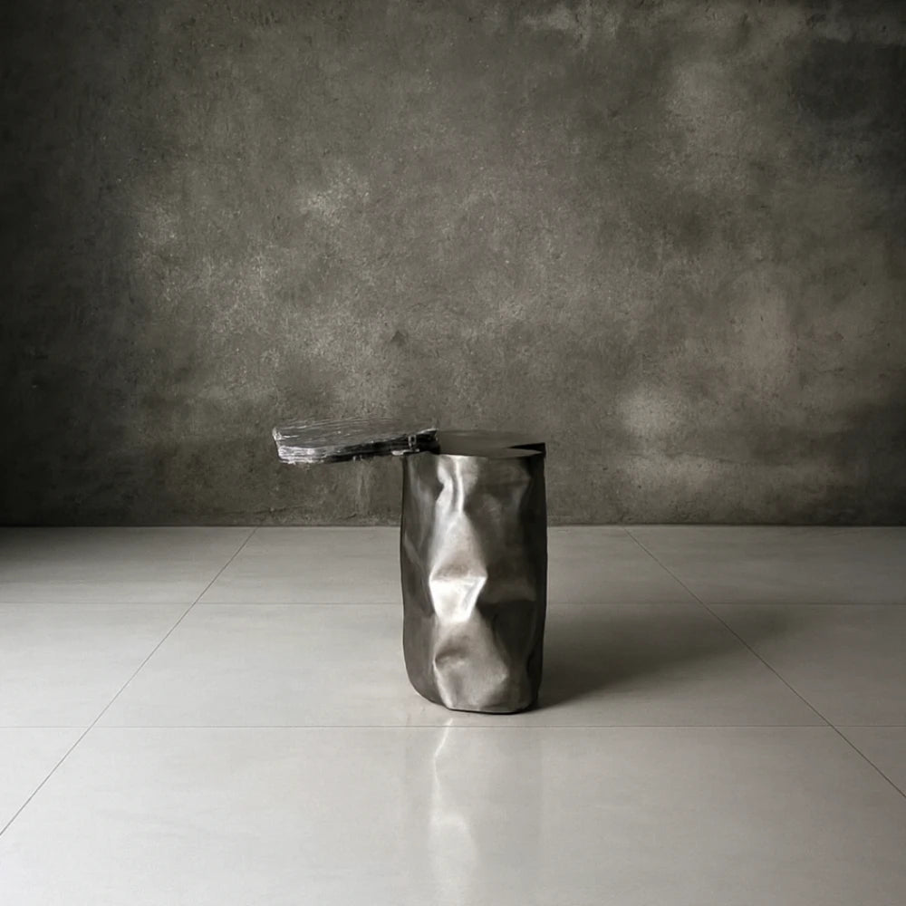 Colgada Side Table