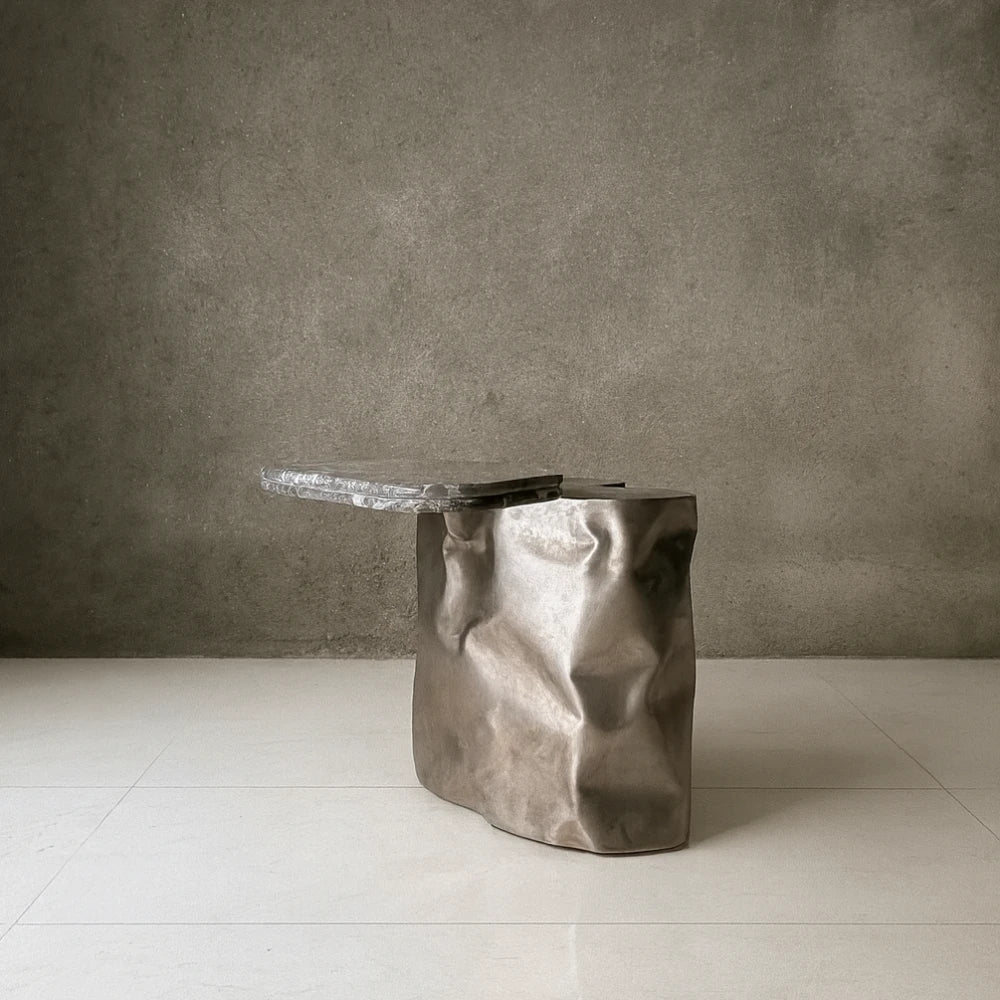 Colgada Side Table