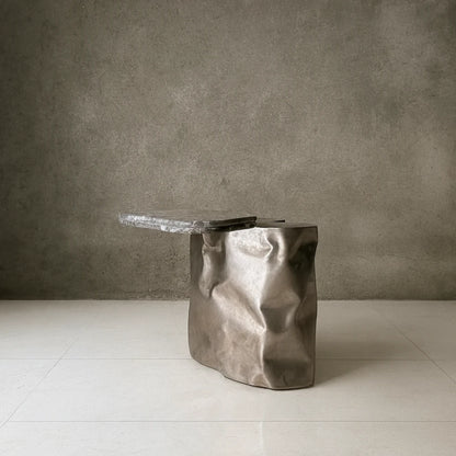 Colgada Side Table
