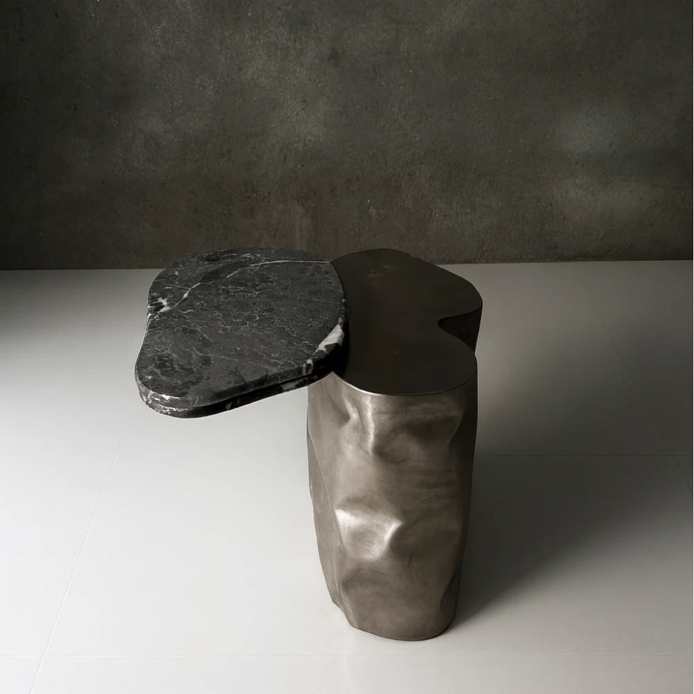 Colgada Side Table
